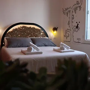  Bed and breakfast Liotru Maisonne, With En-suite Bathroom And Shared Bathroom